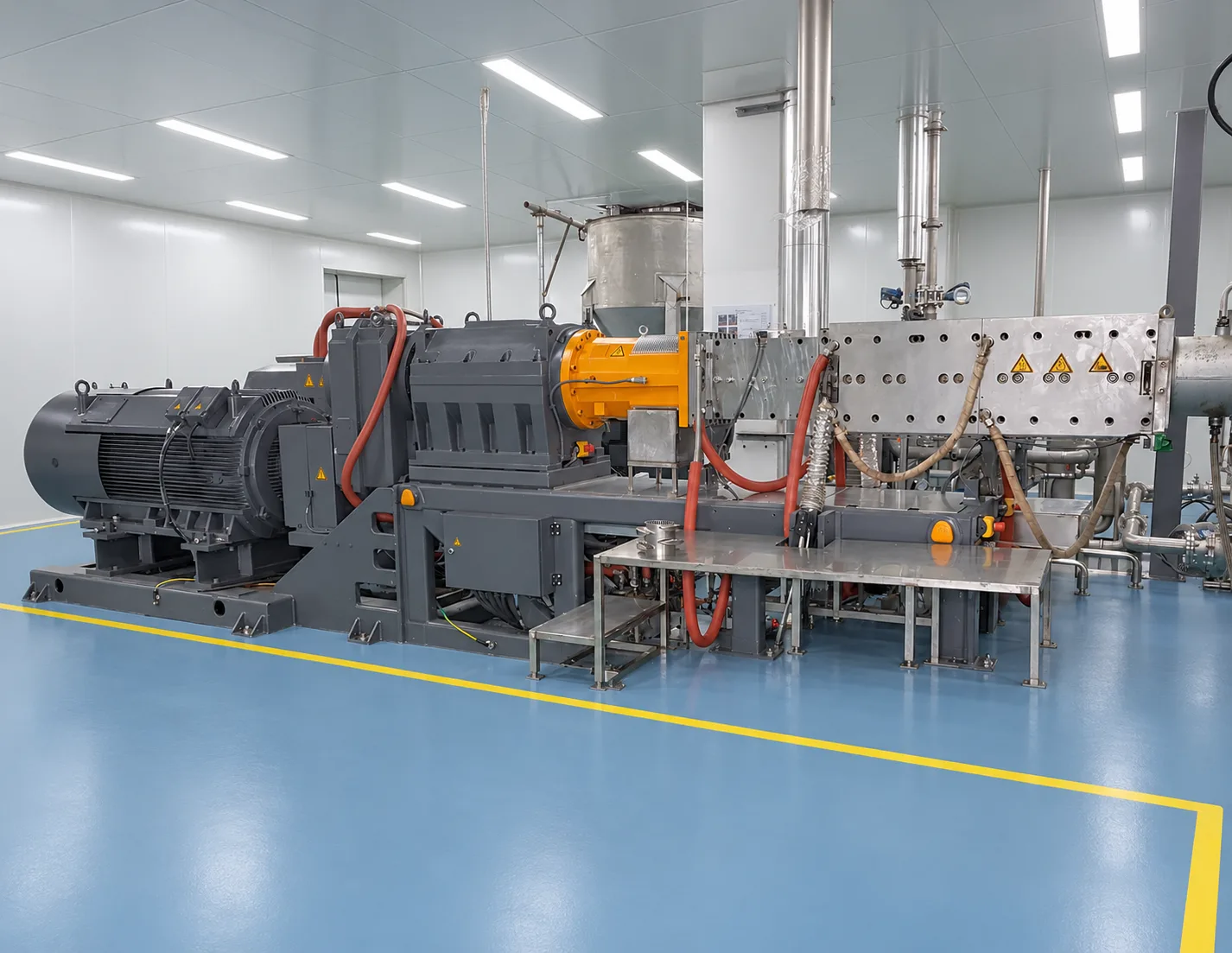 Interior de la planta de compounding ultralimpia